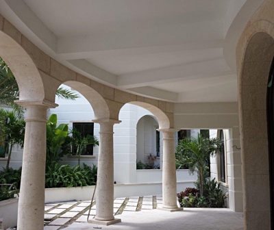 Shaped wall clading and dominican shellstone colonnades Shaped wall clading and dominican shellstone colonnades